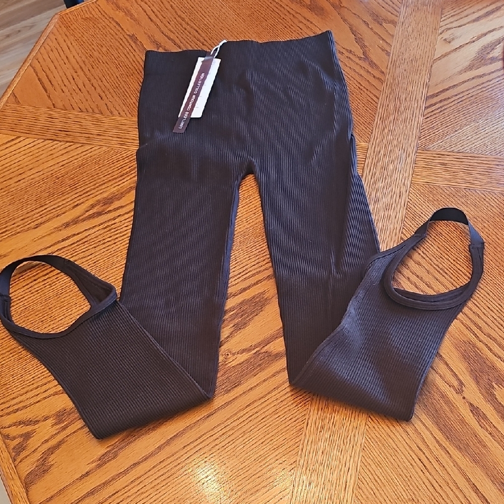 NWT Zara dark  brown  Leggings fir women.Size M/l